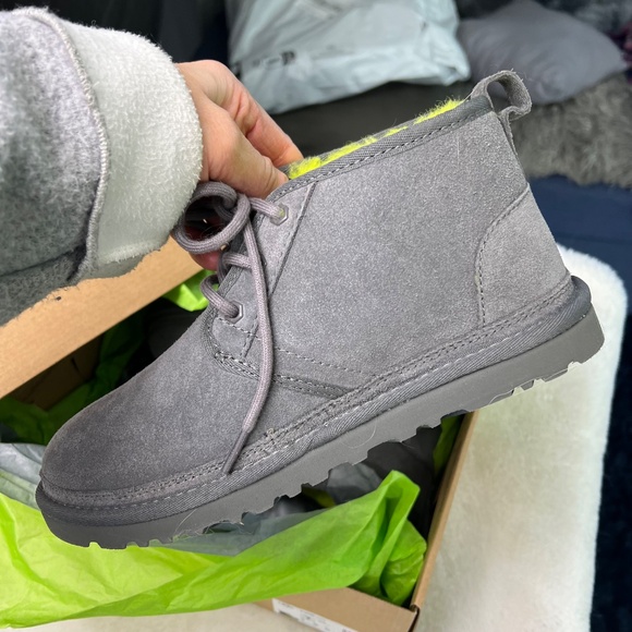 NWT/NIB |•UGG•| Gray Suede Lime Green Ankle Boots W NEUMEL CHOPD Size 7 - Picture 5 of 9